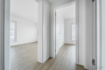 Nový byt 2+kk s parkováním, sklepem ve Stodůlkách - 9