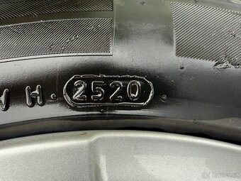 VW - originál alu kola 16" - zimní pneu 6mm - 9