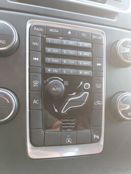 Volvo V60 D3, volví 5válec, r. v. 2012, serviska - 9