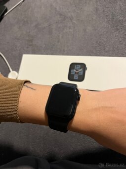 Apple Watch SE 2. generace 40mm Midnight (GPS) – kompletní b - 9