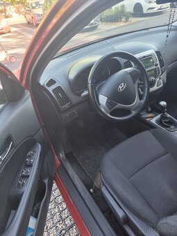 HYUNDAI i30 1.4 i BENZÍN 79.800 km. 1. majitel - 9