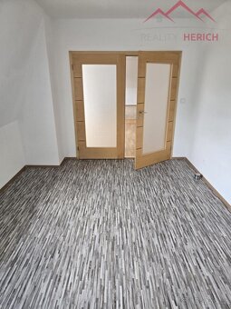 Pronájem podkrovní bytové jednotky 3+1 s parkováním, 124 m2, - 9