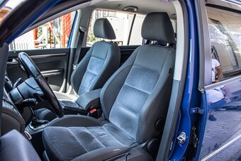 Volkswagen Touran 2.0 TDI Highline DSG Modré - 9