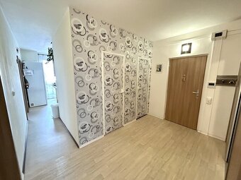 Prodej prostorného bytu 4+1, 4x lodžie, Hradce Králové. - 9