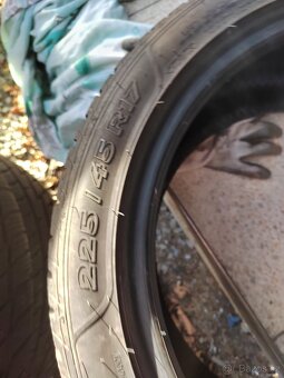 Prodám zimní pneu 225/45/17 Sava Eskimo hp2 - 9