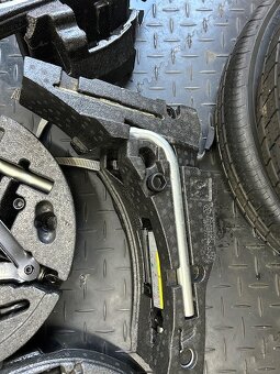 Vložka s příslušenstvím do dojezdového kola, rezervy - 9