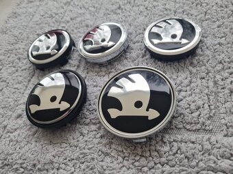 Stredové krytky - pukličky kolies ŠKODA / VRS - 9