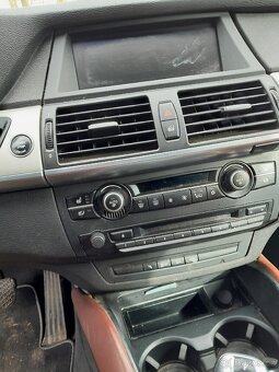 Prodám havarované Bmw X6 4.0d bez motoru - 9