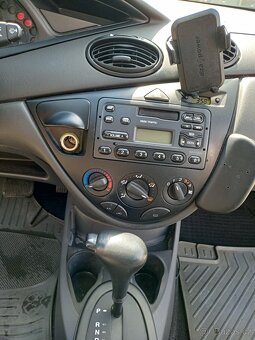 Prodám Ford Focus 1,6 benzín, 74kw, r.v. 2002 - 9