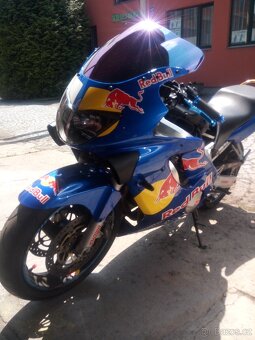 Honda CBR600F 4 - 9