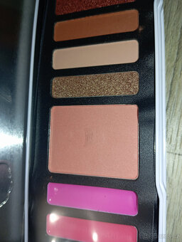 Makeup kazeta Barbie: oční stíny, tváře, rty - 9