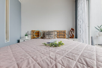 Moderní byt 1+kk s velkým balkonem a sdílenou terasou – Smíc - 9