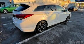 Hyundai i40 combi 2016 1.7 CRDi Led Kamera Navi Senzory - 9