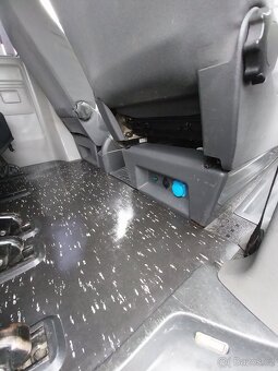 Volkswagen Caravelle Long 2.0 TDI (2011) - 9