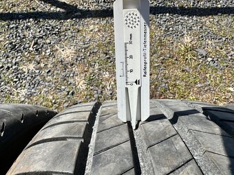 Prodám letní pneu Bridgestone 225/40R19 93Y - 9