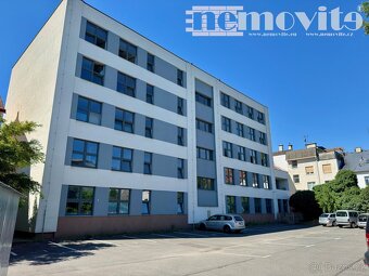 Pronájem kancelářských prostor v administrativní budově - H - 9