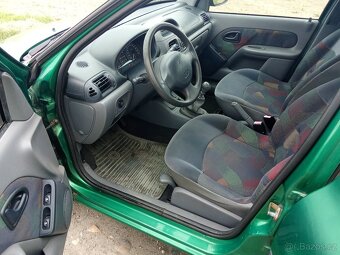 Renault Clio - 9