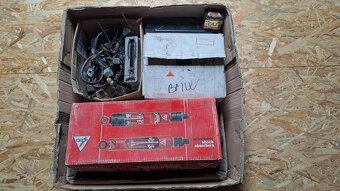 BMW E12, E30, E34 - zbytky dílů - 9