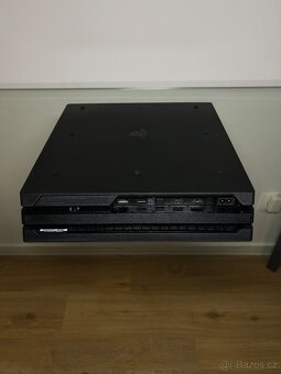 PlayStation 4 Pro 1TB + 3 ovladače + 7 her - 9