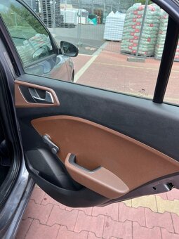 Prodám Hyundai i20, 1.2i 55kW, benzín, 2017, 72000 km - 9