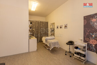 Prodej obchodního objektu, 895 m², Louny, ul. Mírové náměstí - 9
