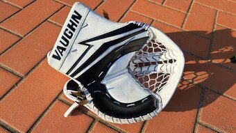 Brankářská lapačka a vyrážečka Vaughn V9 - 9