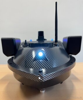 Tříkomorová loďka CARBON GPS s baterií 12000mAh včetně obalu - 9