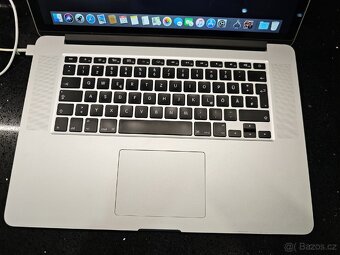 MacBook Pro 15" Mid 2015 i7 / 16GB / 256GB - 9