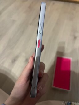 T Phone 3, Stříbrný - 9