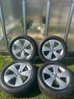 ALU Kola ŠKODA 5x112 R17 TRITON Zánovní Letní Pneu 215/55/17 - 9