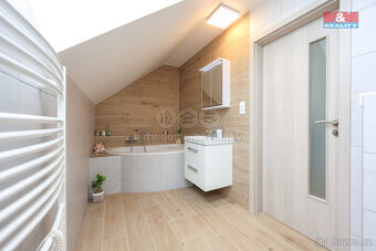 Prodej rodinného domu, 450 m², Dolany - 9