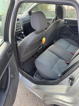 Ford Focus 1.6i 74kW - 9