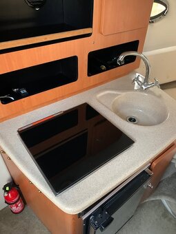 Motorový člun CROWNLINE 250 CR - 9