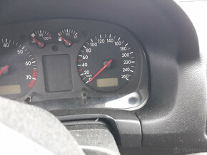VW GOLF 4 1,8i 92kW AGN 1998 - NA DILY, PEKNY INTERIER - 9