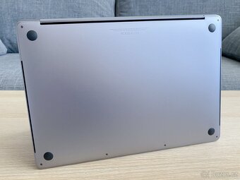 Apple MacBook Pro 15" (2016) - i7 2,60GHz, 16GB, 256GB, AMD - 9