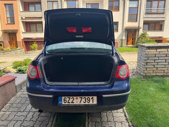 Volkswagen Passat B6 sedan - 9