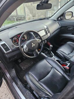 MITSUBISHI OUTLANDER 2.0DI-D 4WD//103KW//4X4//NAVI//XENON - 9