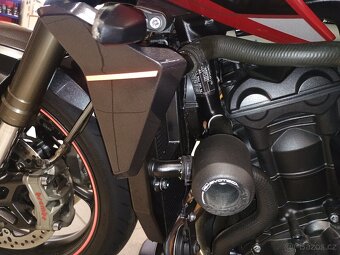TRIUMPH STREET TRIPLE 765RS MY2024 - 9