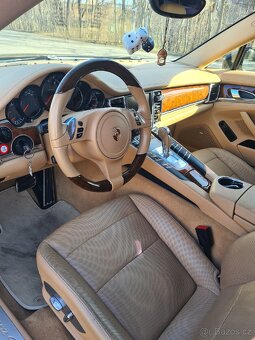 Porsche Panamera 4 - 9
