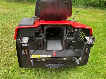 Zahradní traktor Jonsered ,Husqvarna - 9