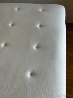 IKEA Tarva postel 140×200 + matrace Hokkasen + rošty - 9