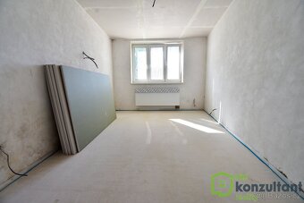 Prodej rodinného domu v rekonstrukci, 560 m2, CP 993 m2 - Ro - 9