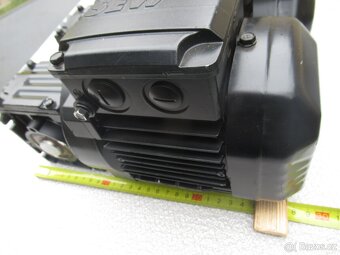 SEW-NOVÁ úhlová elektropřevodovka 400V.0,12kw-23ot.min. - 9