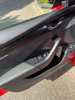 ŠKODA OCTAVIA RS 1.4 iV  180kW / Prodloužená záruka - 9