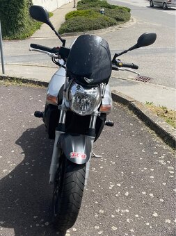Suzuki GSR600 - 9