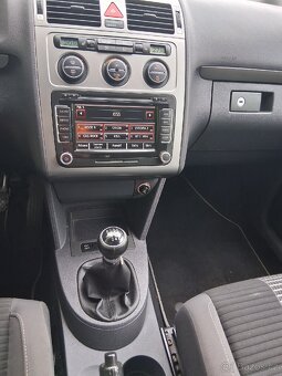 VW touran 1.9tdi 77kw 7 místný - 9