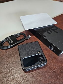 Samsung Galaxy Z Flip 4 5G 8GB/256 GB Černý- TOP STAV Z - 9