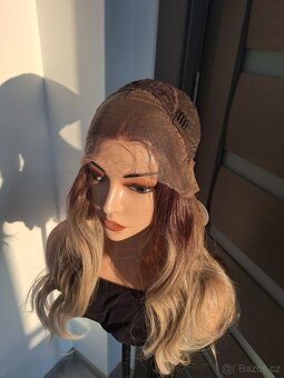 Dlouhá vlnitá blond paruka s krajkou vpředu 60091 - 9