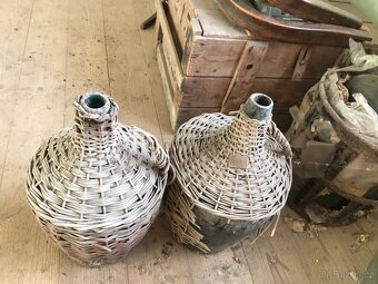 starožitné skleněné demižony z pozůstalosti z rodinného vina - 9