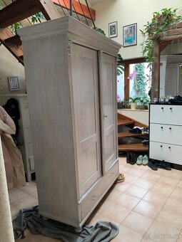 Starožitné skříně - 9